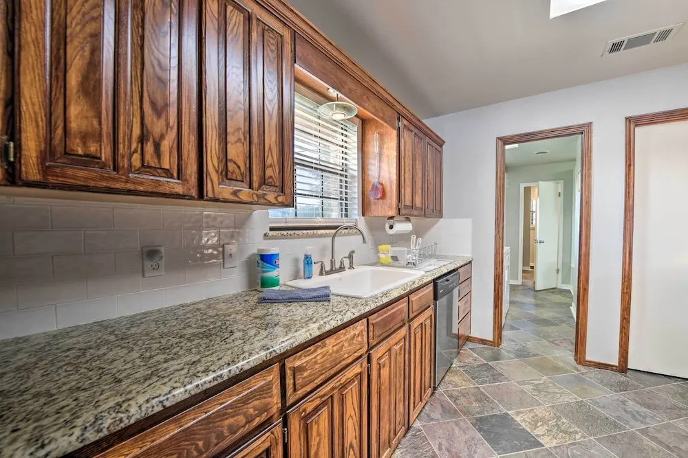 Lakefront Home < 3 Miles to Historic Granbury!
