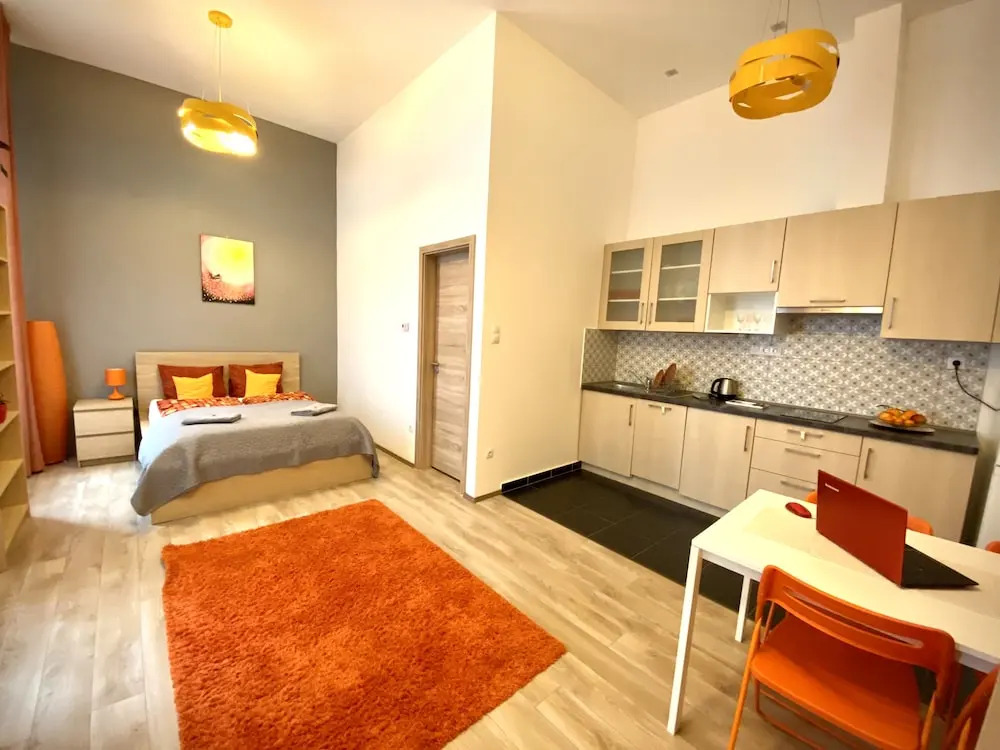 Acacia Private Rooms & Studios