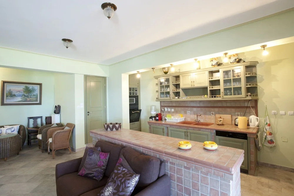 Spacious villa at Ilia Edipsou
