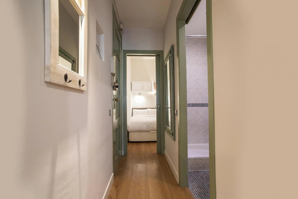 31ENT335 - Mediterranean decorated apartment