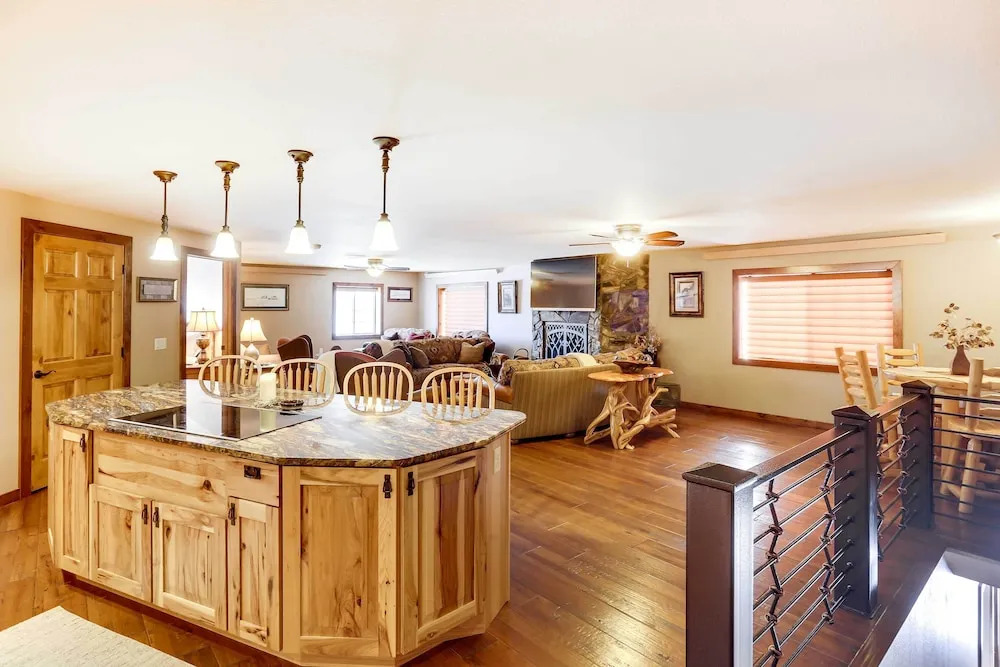 Modern Deadwood Apt With Mountain Views & Grill!