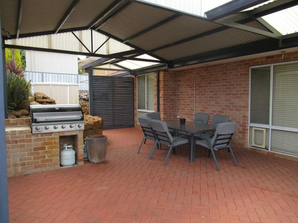 Albany Holiday House