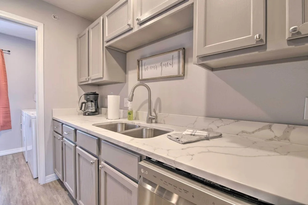 Cozy Family Condo w/ Balcony in Heart of Branson