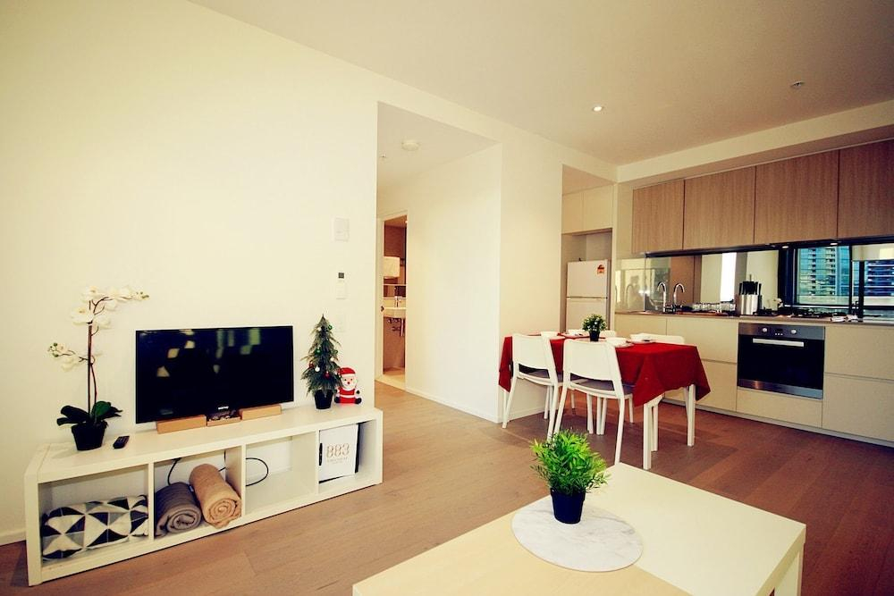 Onelife Docklands Luxury Apartment
