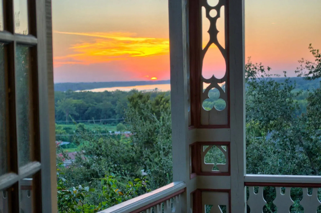 Corners Mansion Inn - A Bed and Breakfast