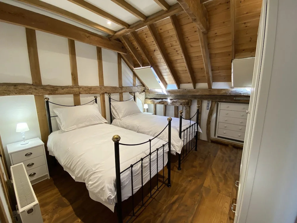 Brundish, Suffolk Large 4-bed Barn Stunning!