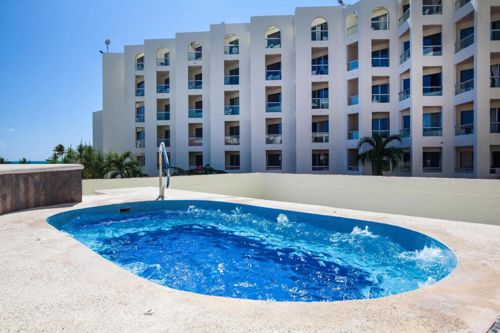 Aquamarina Beach Hotel