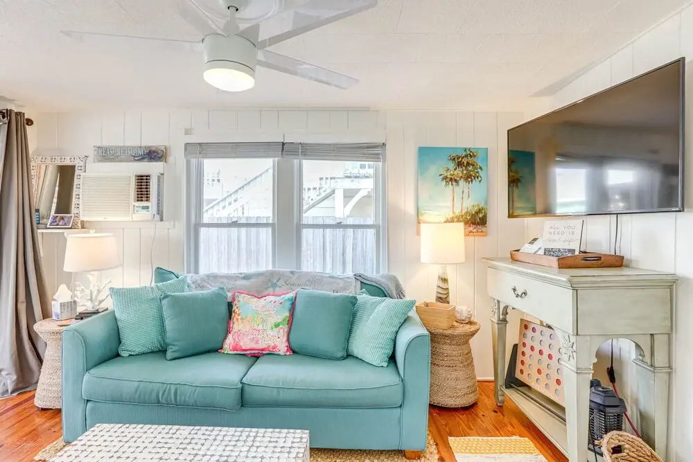 Sunny Treasure Island Bungalow, 200 Steps to Beach, Treasure Island
