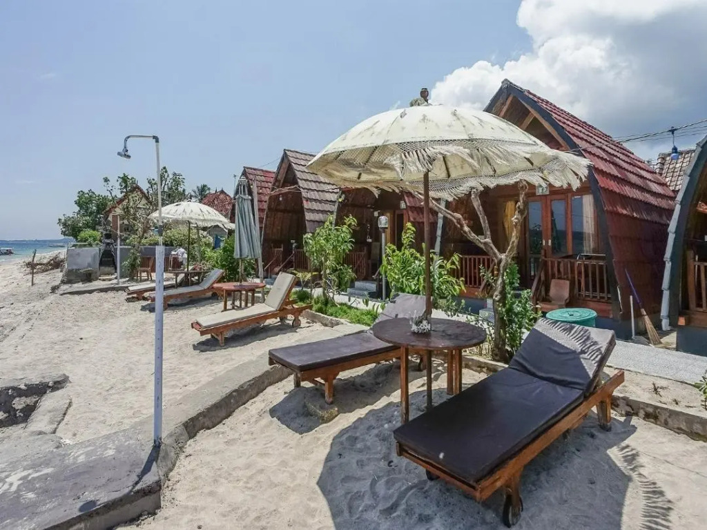 Road Beach Villa