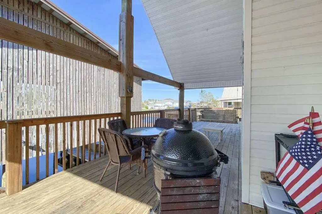 Spacious Private Bayfront & Pet Friendly 5bd/3ba + Bonus Loft