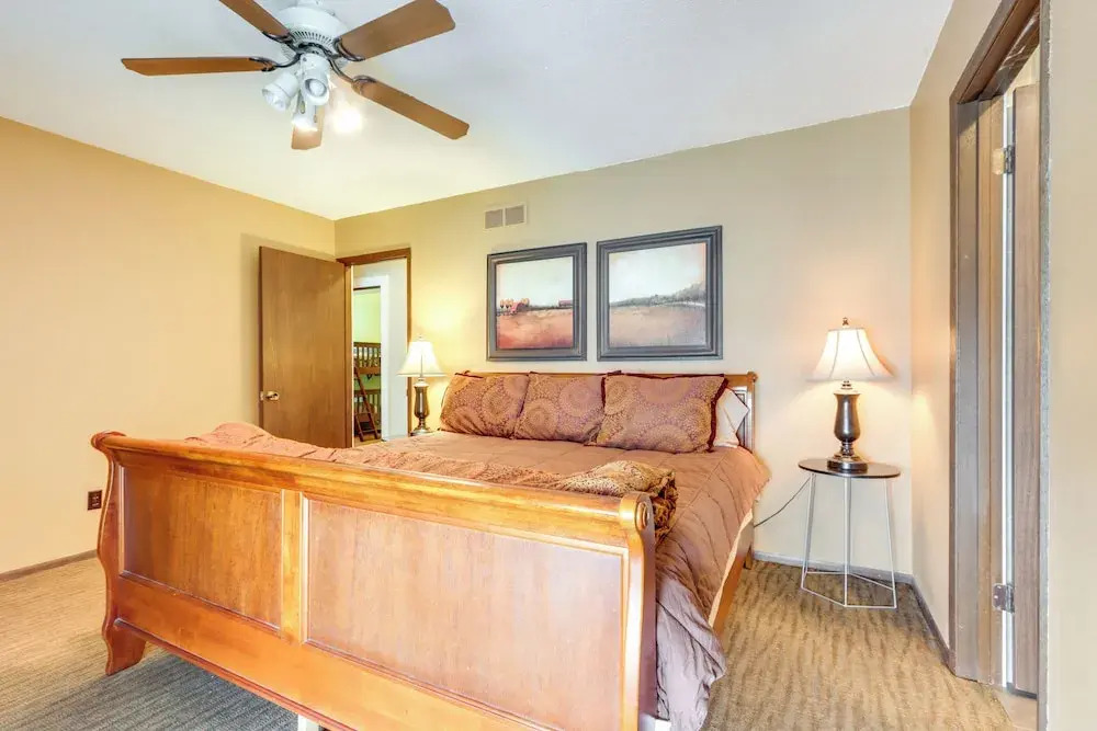 Deck & Boat Dock: Lakefront Getaway in Camdenton