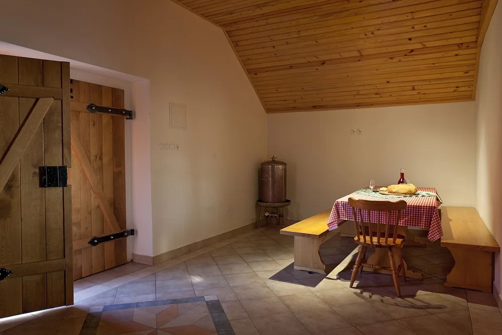 Vineyard Cottage Ucman