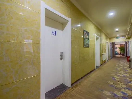 Thursday Hotel ( Shijiazhuang Railway Station Branch)