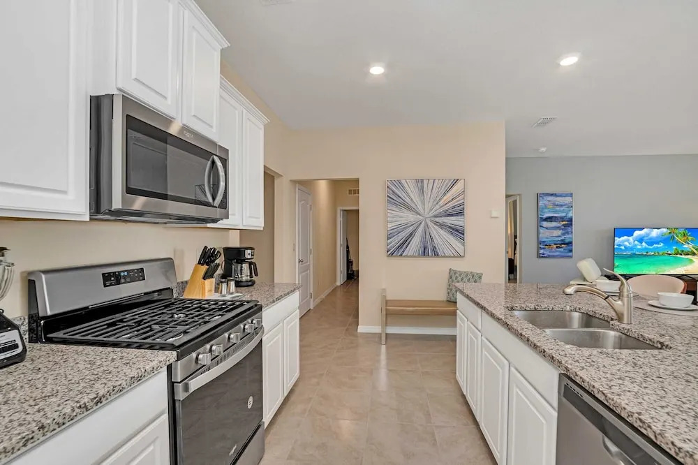 Lake View Home, Lavish Home With Big Pool Area, CDC Standards #7st556