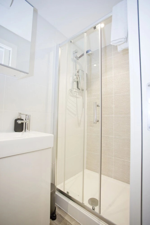 14 Compass Point