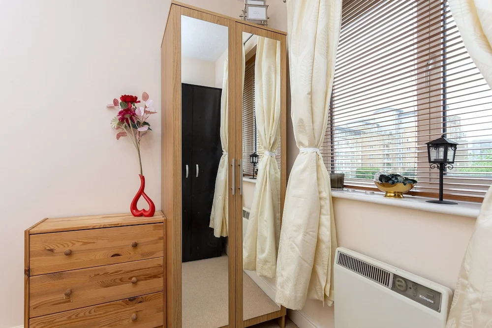 3 Bedroom Flat Near Canary Wharf