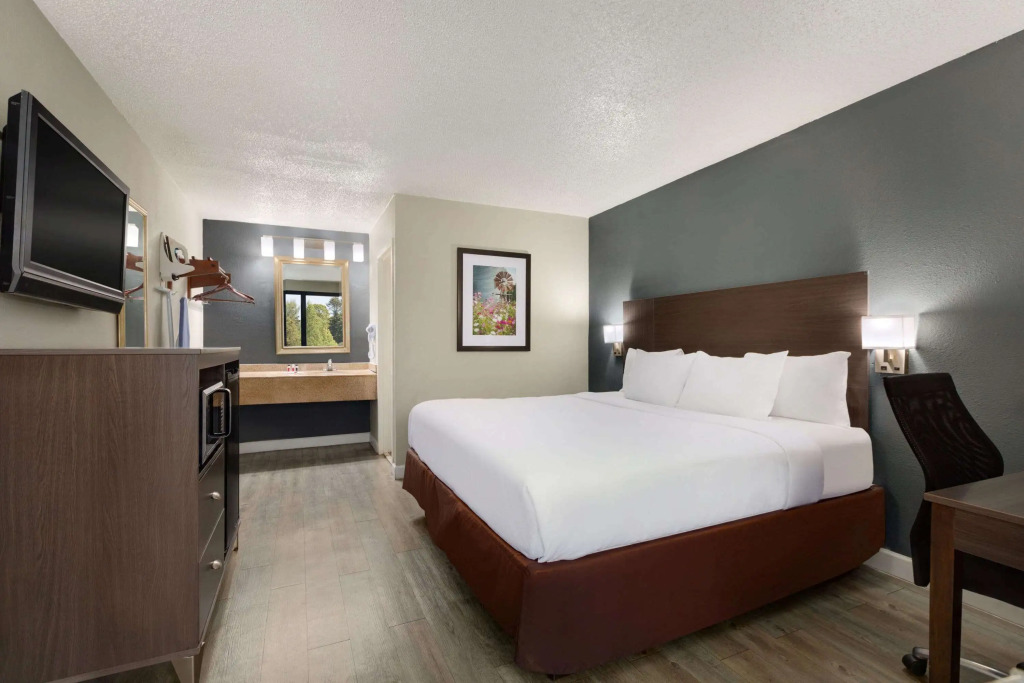 Baymont by Wyndham Wilmington