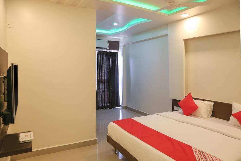 OYO 22066 Hotel Mayur