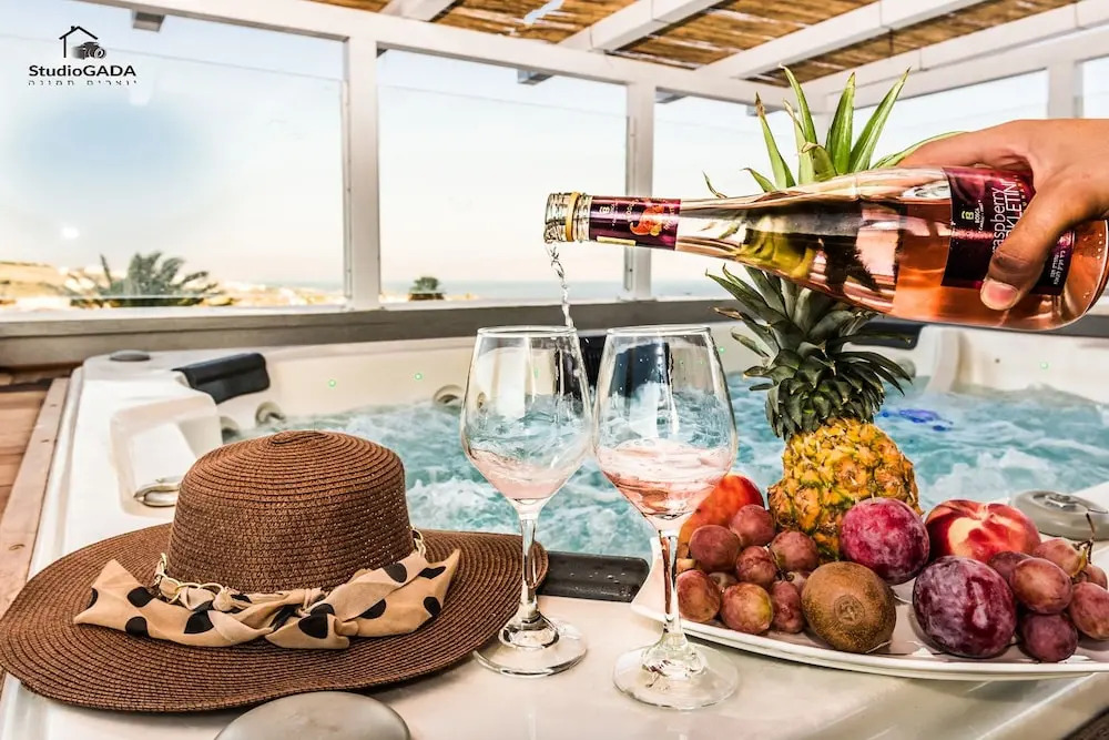 Country Suites with Jaccuzzi & Pool