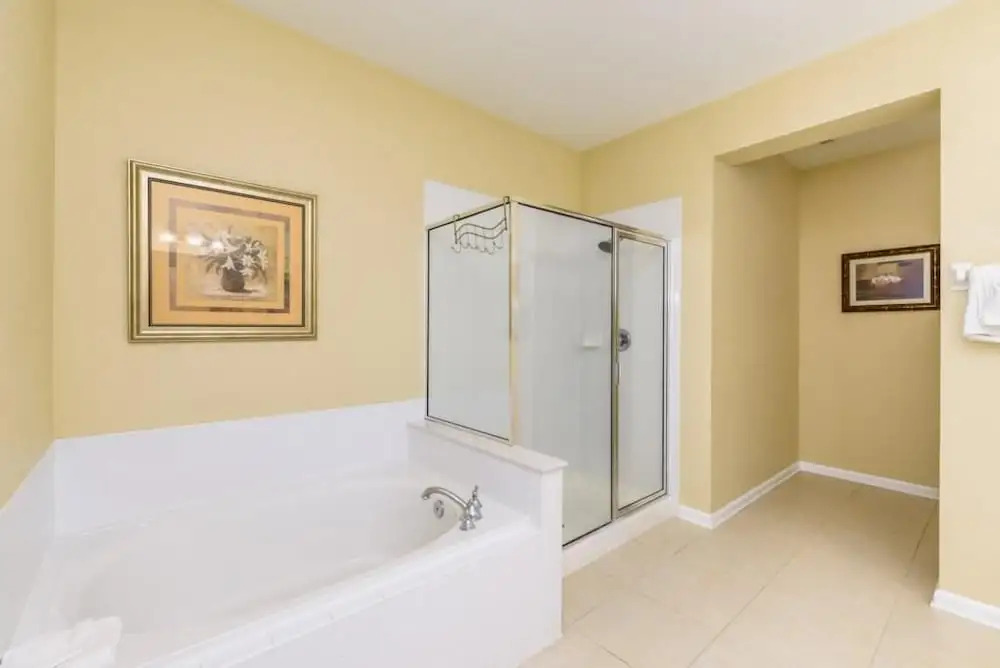 Lovely Third-Floor Vista Cay Resort Condo