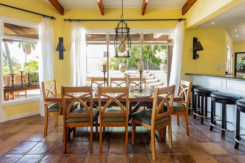 Luxury Five-Bedroom Oasis in Playa Flamingo with a Private Pool and Stylish Decor