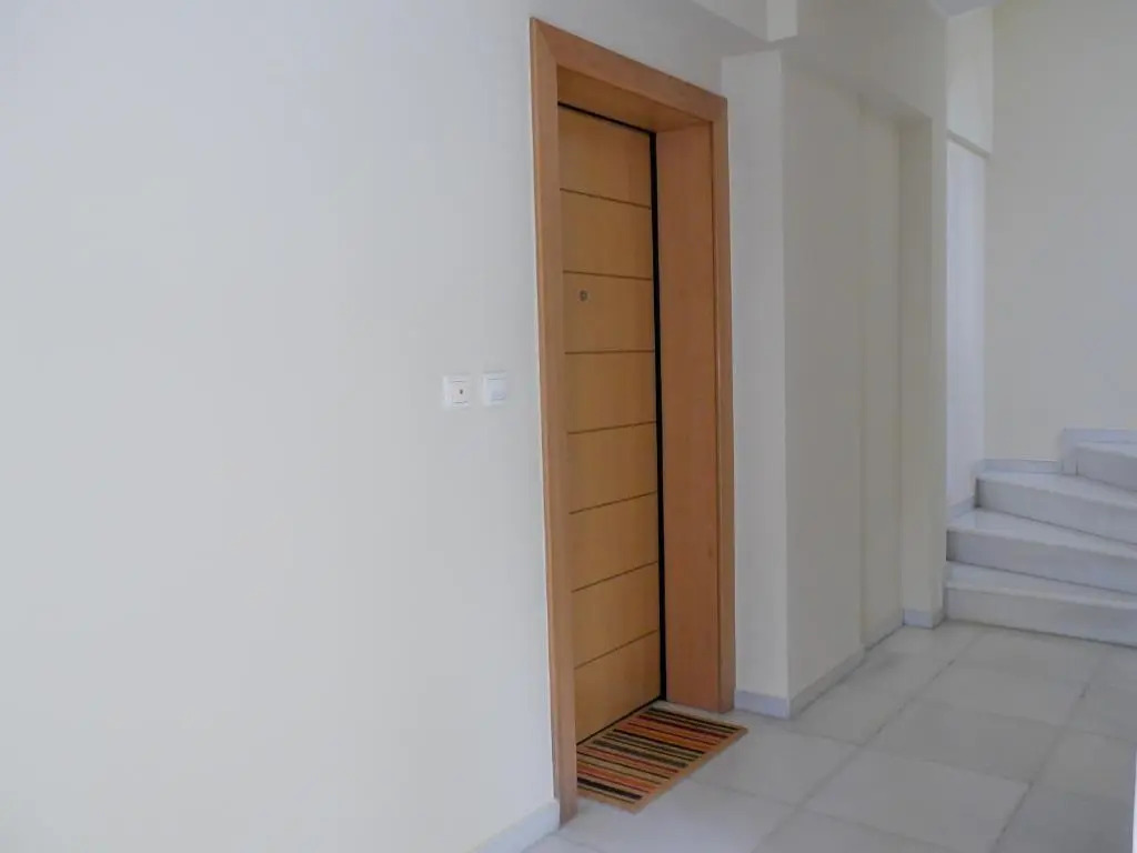 Garden Apartment next to the Mall -Private Parking