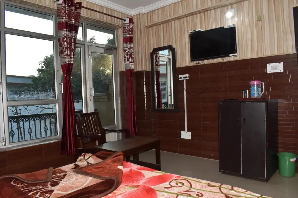 Oyo 35499 Hotel Green View