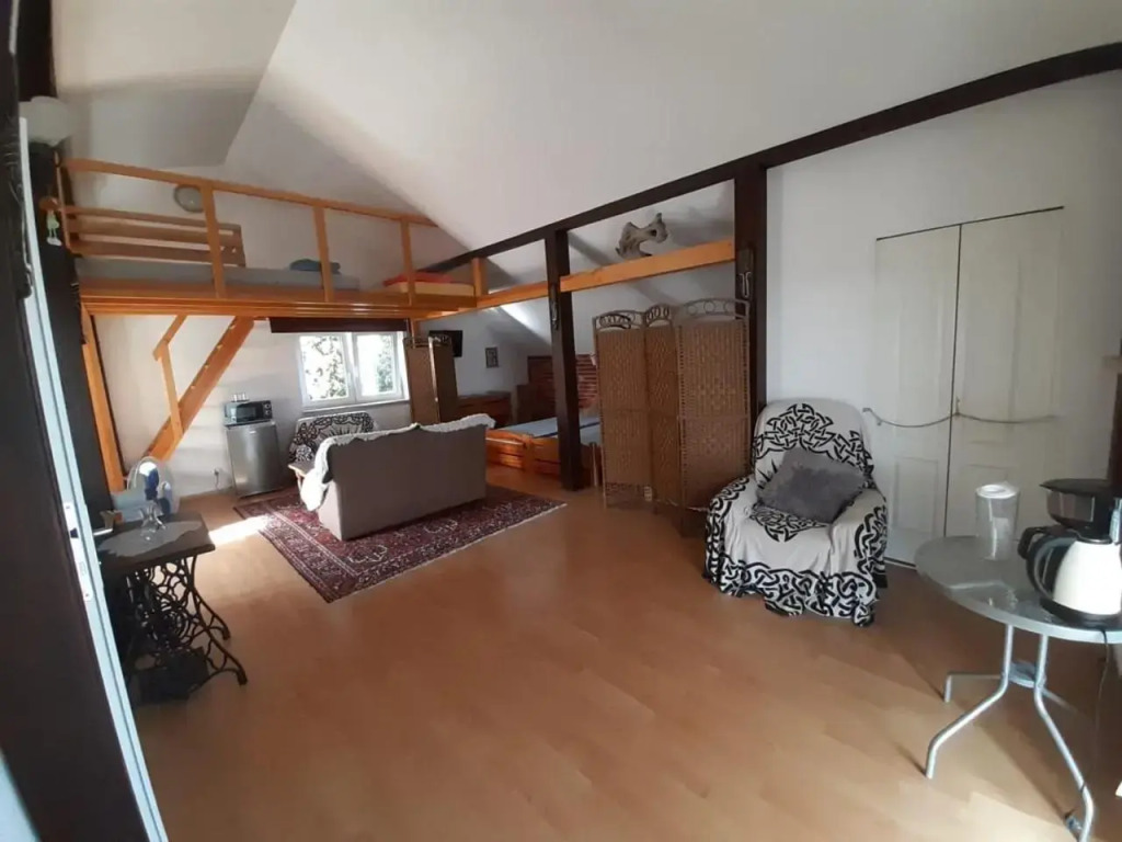 Apart - House