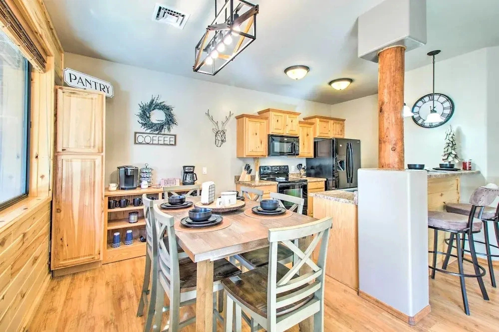 2 Mi to Fool Hollow Lake: Rustic Show Low Condo