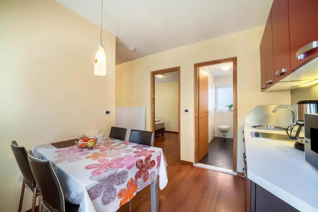 Camping Adler Bungalow 14