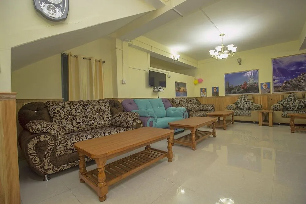 Oyo 24942 Hotel Lhasa
