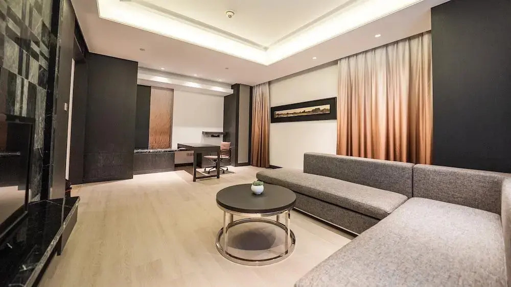 Crowne Plaza Shanghai Anting-20 Minutes drive to National Exhibition and Convention Center & 15 Minutes drive to F1