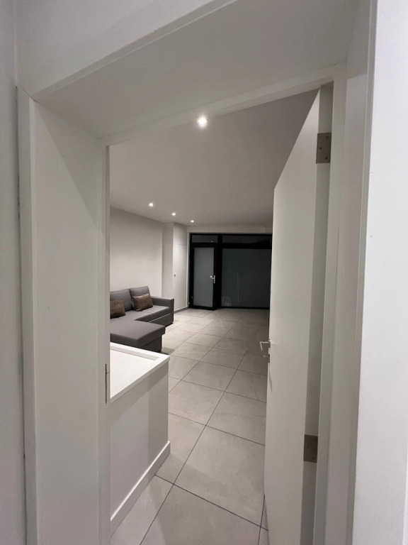 Central 1BR With 1LR Apt Great Location