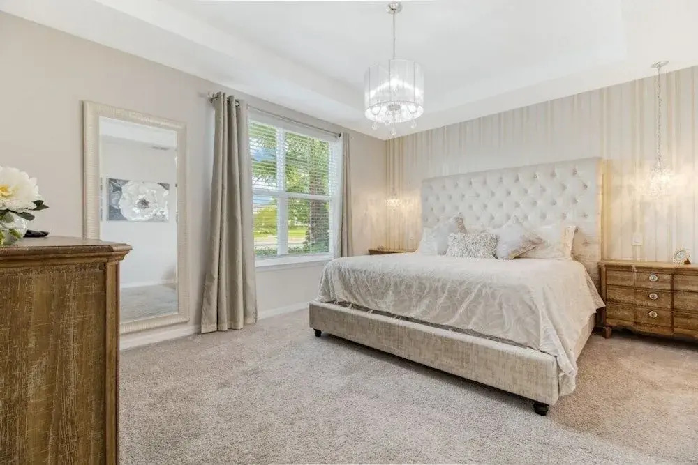 Incredible 5 bed 4 Bath With Private Pool 1598