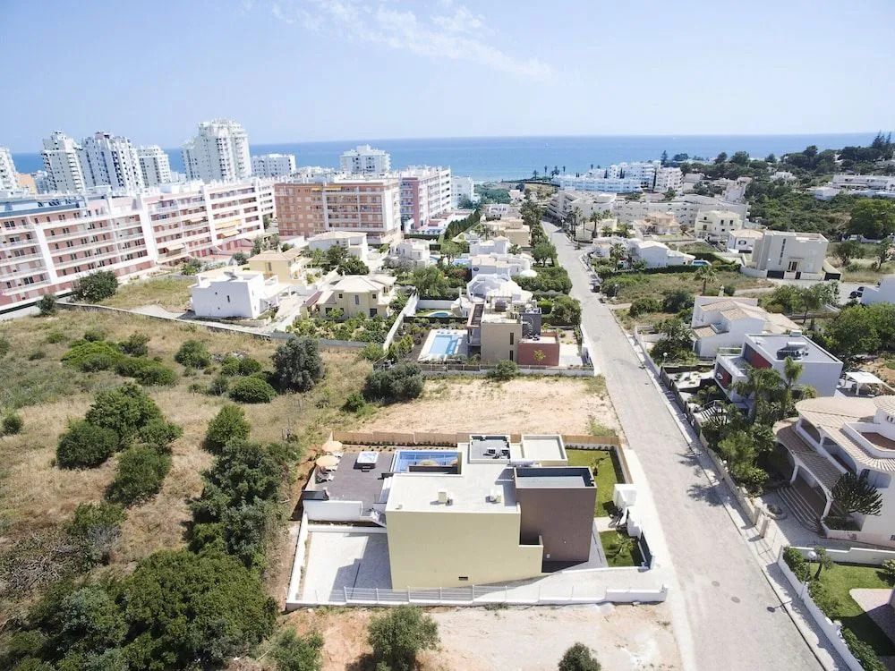 Villa Bahamas - Jacuzzi e piscina aquecível em Armação de Pêra