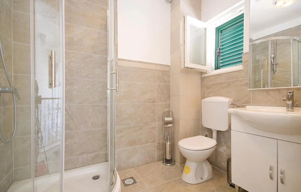 Awesome Home In Sevid