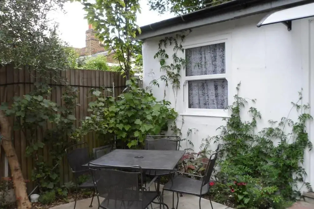 Lovely 1 Bedroom Studio Flat