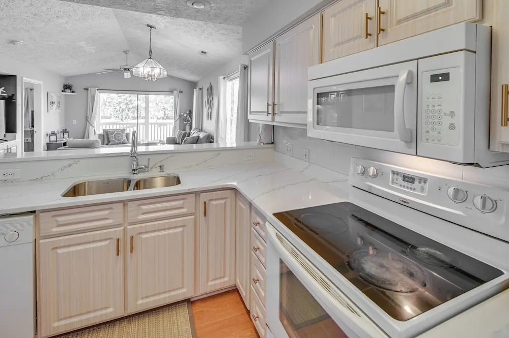 Myrtle Beach Oasis w/ Pool & Private Balcony!