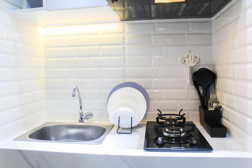 Best Homey Studio Apartment at B Residence By Travelio