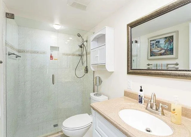 Bay Tree Club 106 2 Br Condo by RedAwning