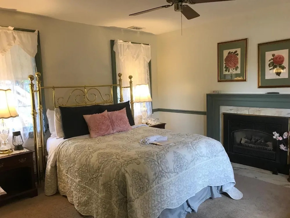 Parsonage Inn