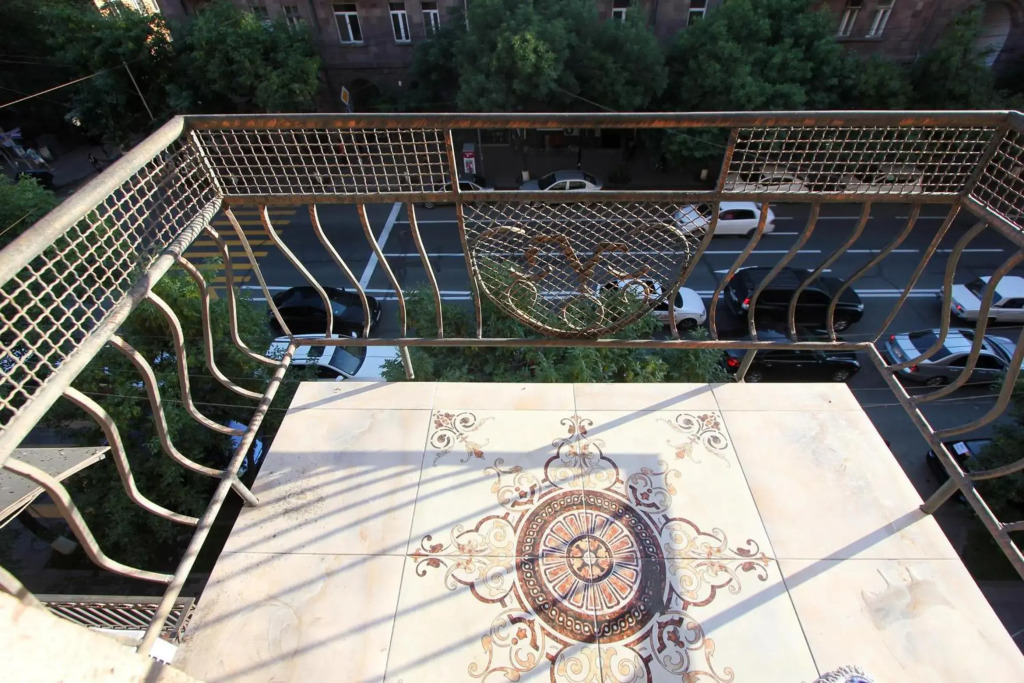 Amiryan street 1 bedroom Deluxe apartment With Balcony AM104
