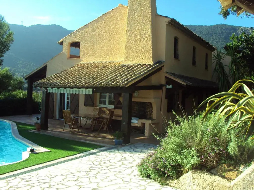 Villa de 3 chambres avec vue sur la mer piscine privee et jardin clos a Cavalaire sur Mer a 1 km de la plage