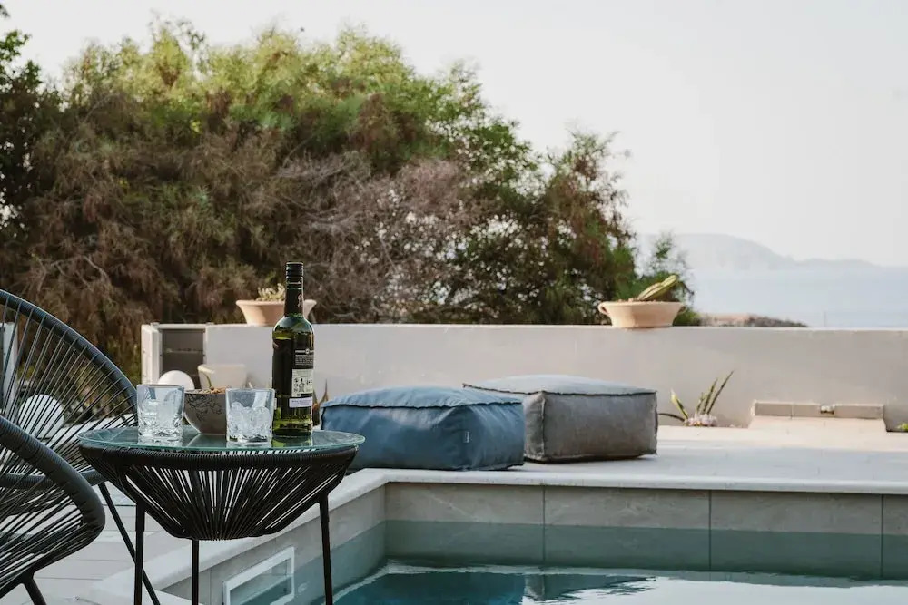 Villa Alice on the rocks