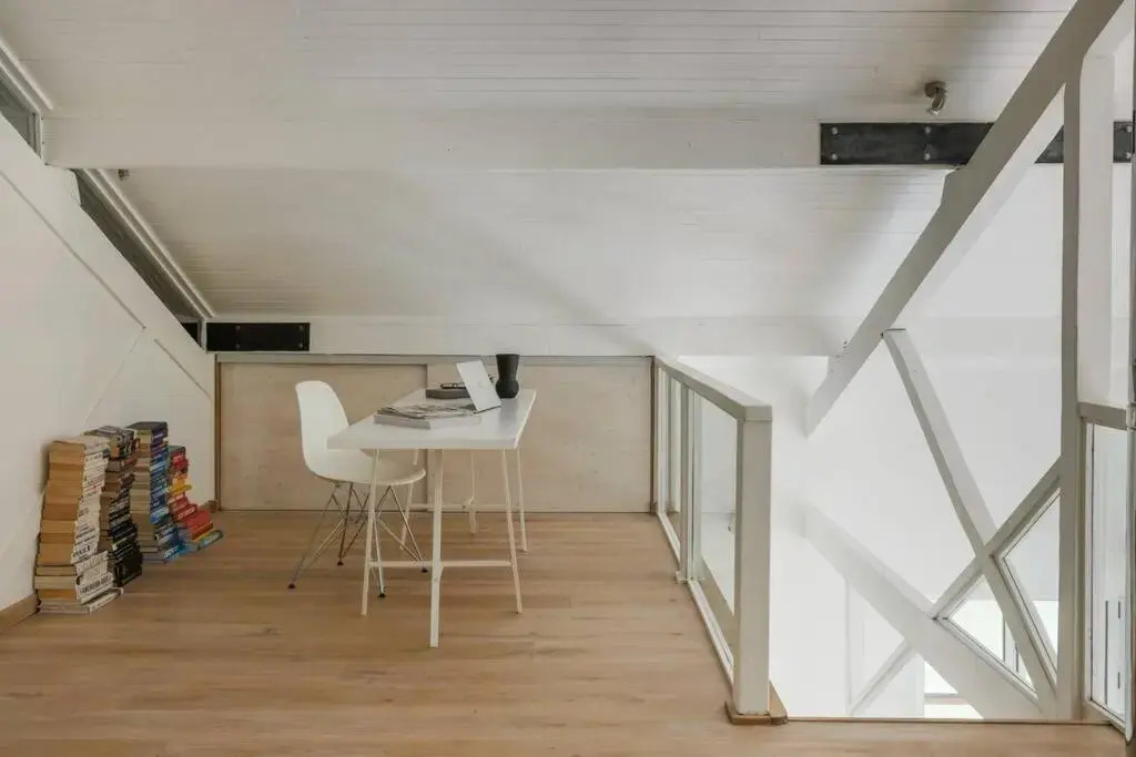 Spacious, contemporary 5Br Chalet with glacial views