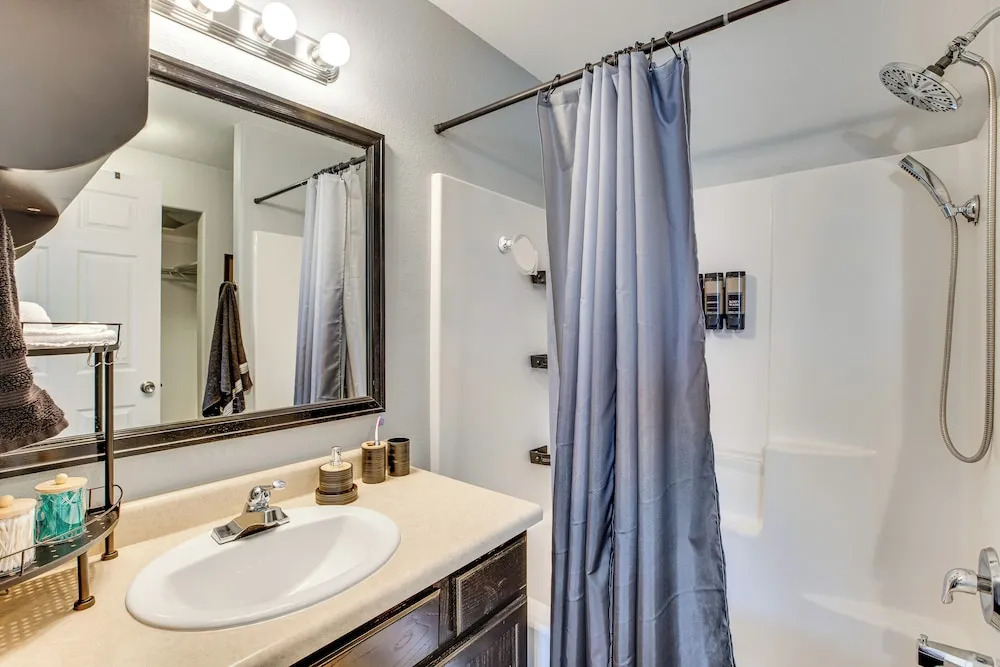 4 Mi to Main St: Grand Junction Townhome w/ Patio!