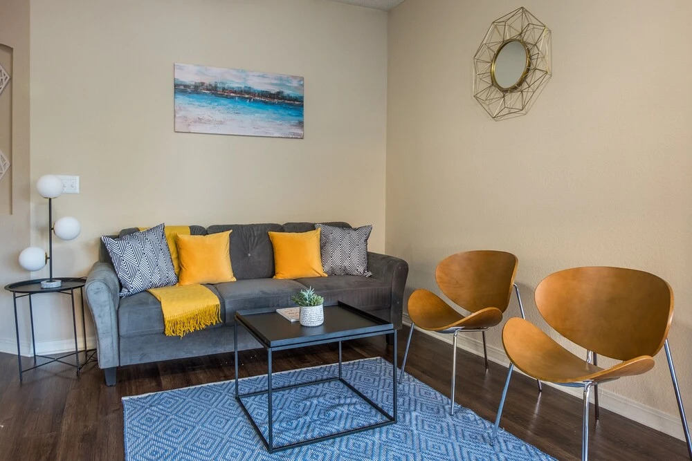 1 BR and 2 BR Jacksonville Beach Apt with Parking by Frontdesk