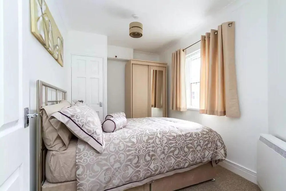 Stay In Cardiff Canton St. John's Court Apartment
