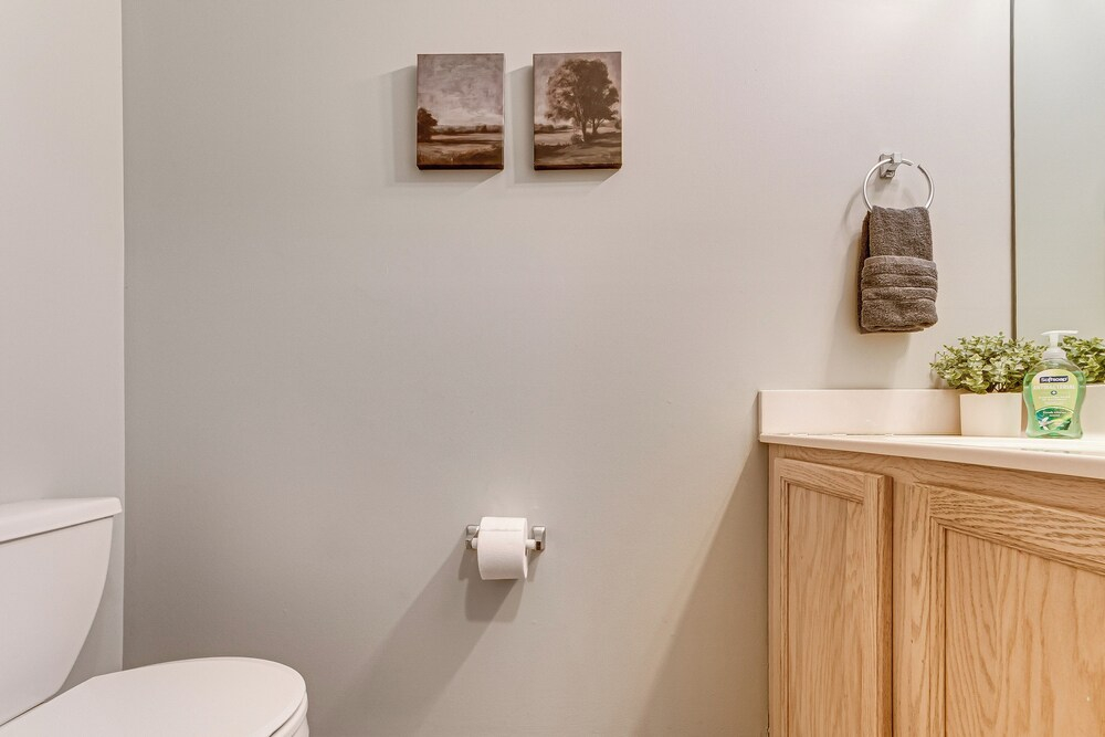 2 Mi to Lenovo Center: Dog-friendly Getaway