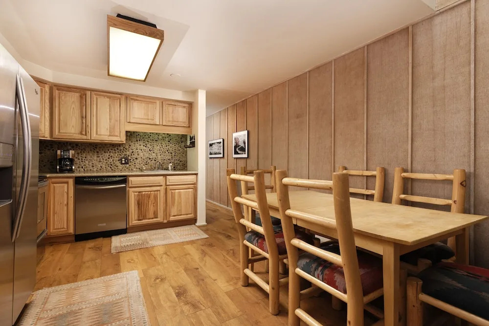 60 Fall Lane Sonnenblick #3 4 Bedroom Townhouse by RedAwning